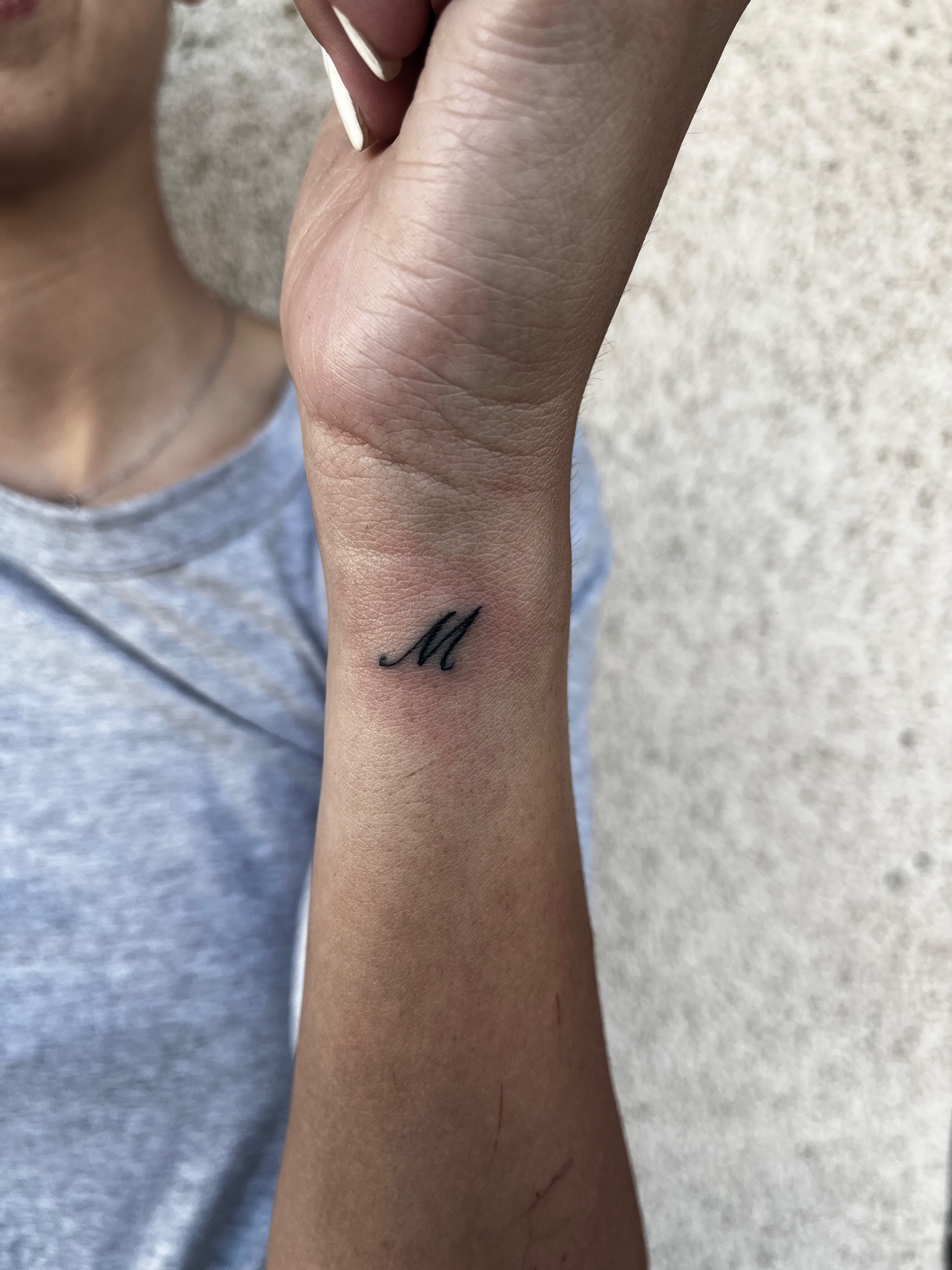 Τατουάζ (καρπός): Letter tattoo.
