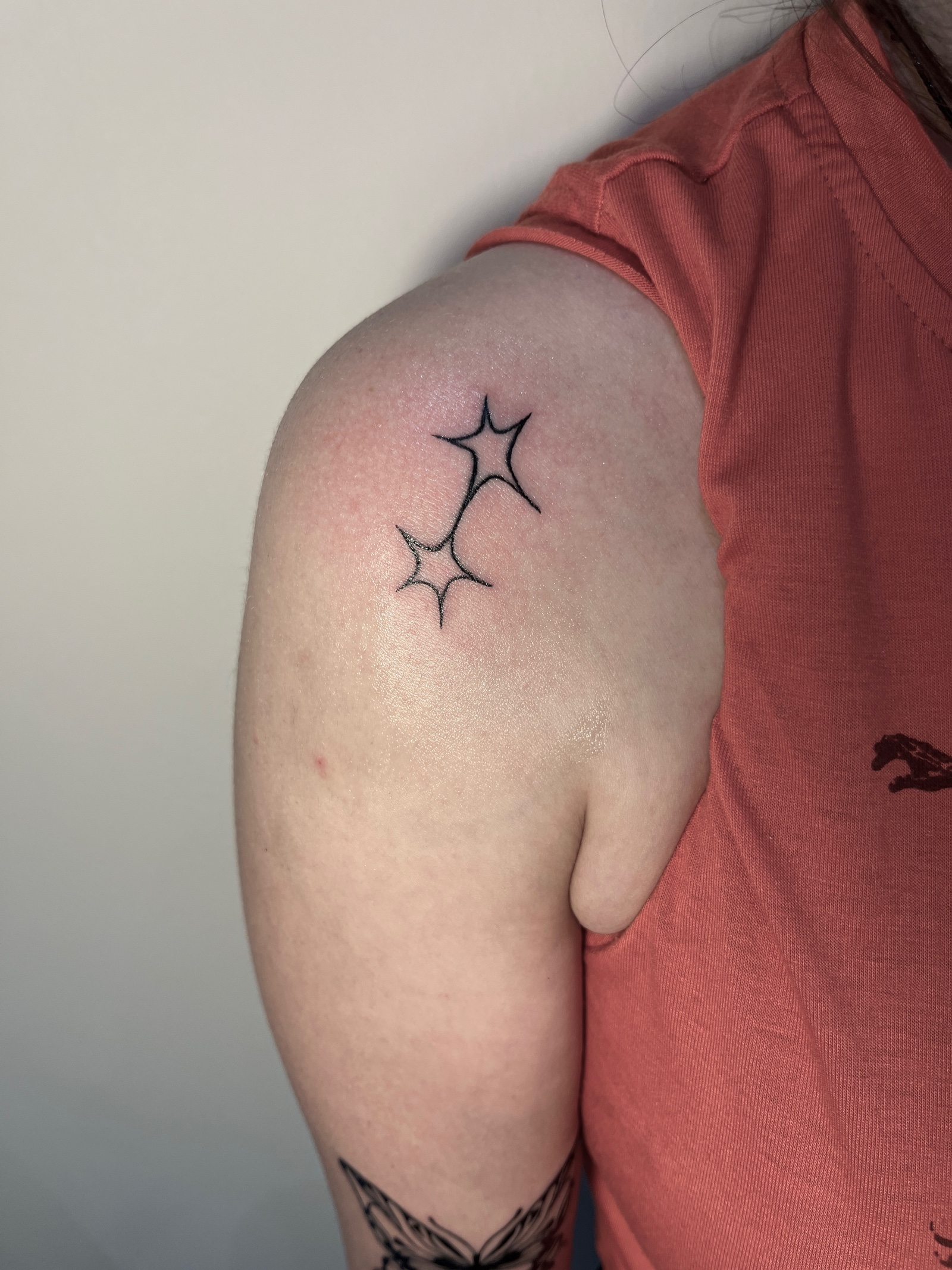 Τατουάζ (ώμος): Star tattoo.
